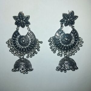 Elegant Silver Floral Dangle Earrings